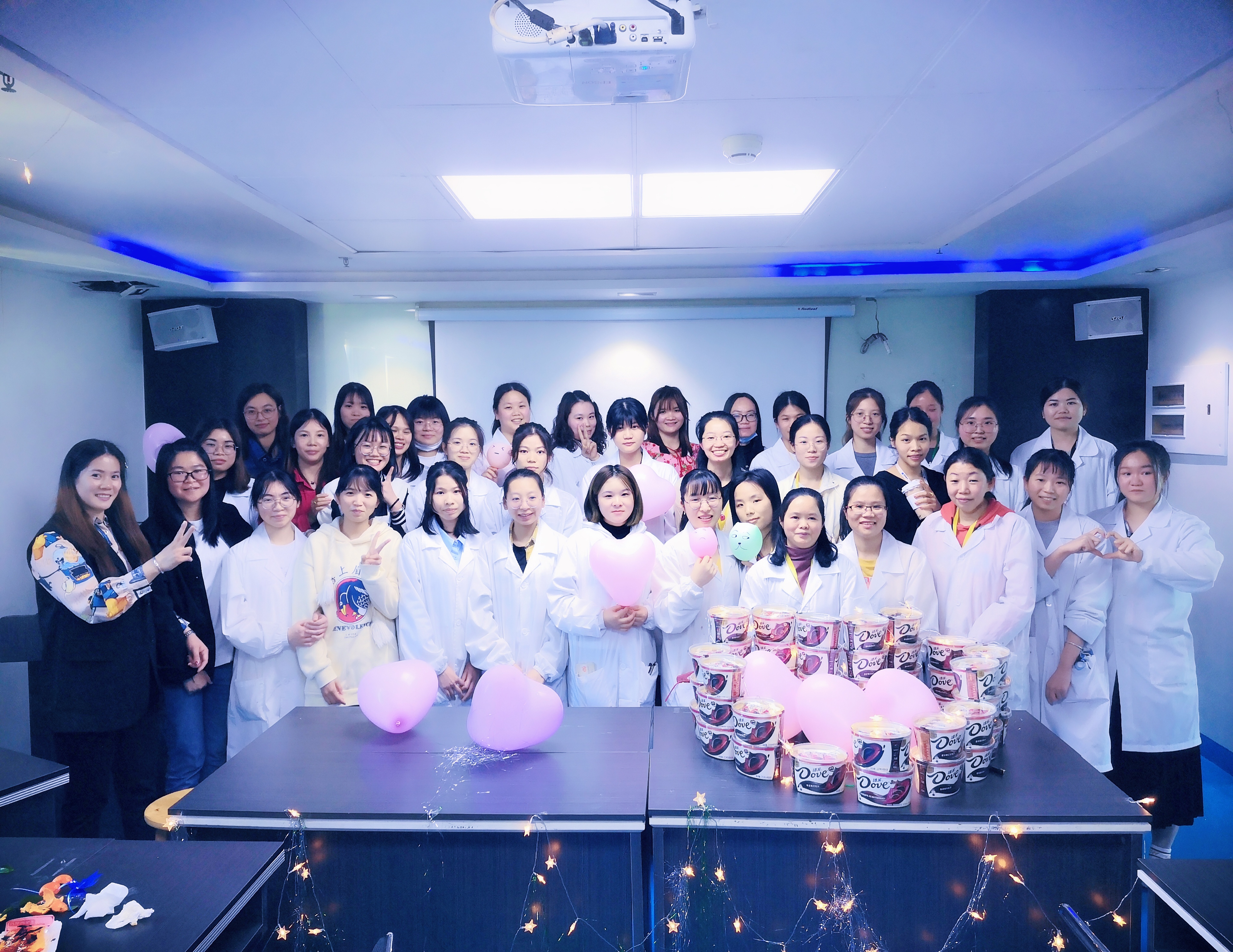 愿你笑靨如花，一生不減芳華！