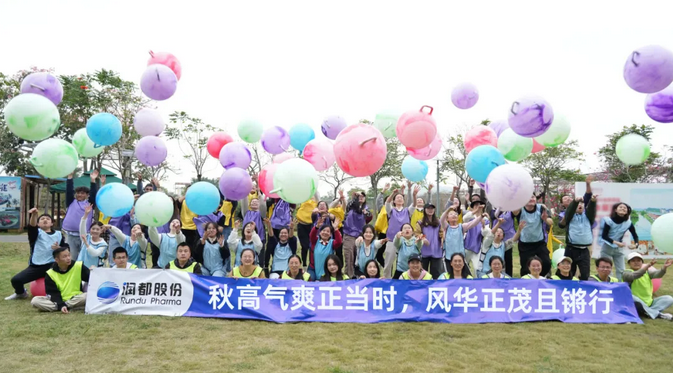 秋高氣爽正當(dāng)時(shí)，風(fēng)華正茂且鏘行